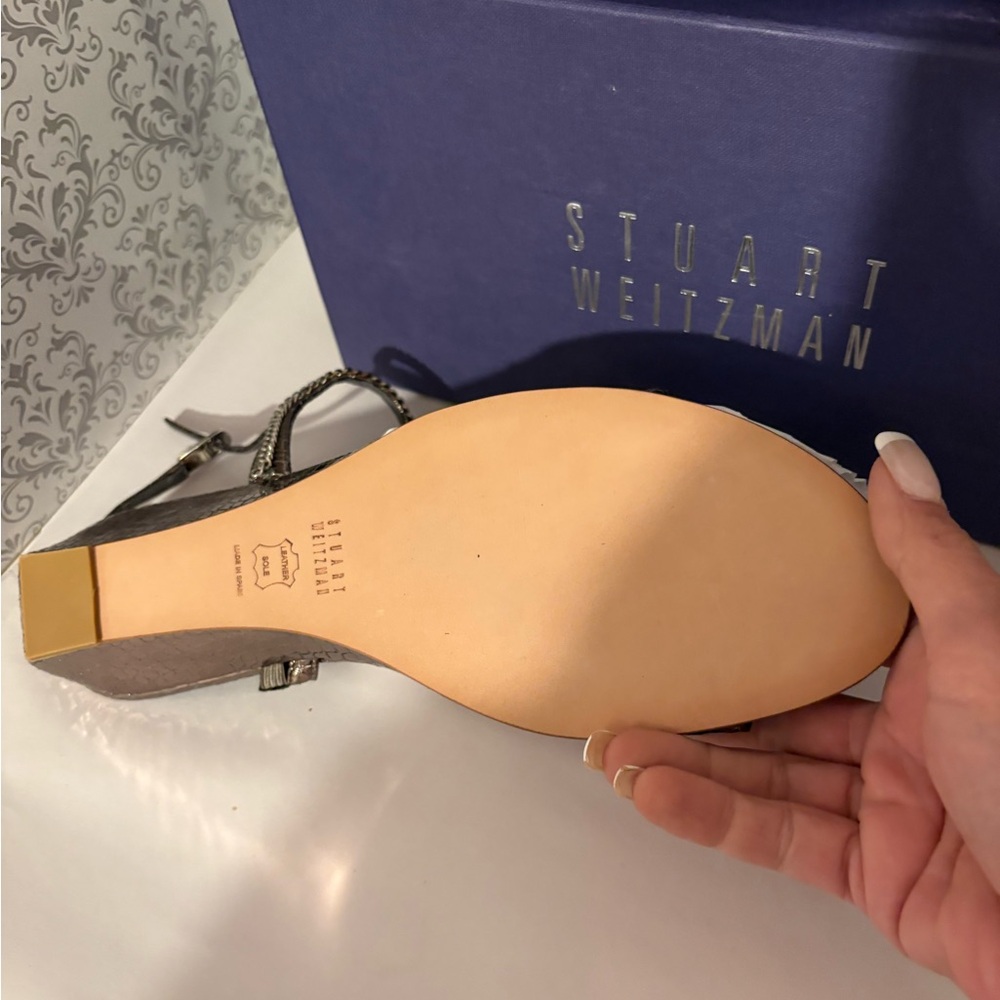 Stuart Weitzman - Picture 4 of 5